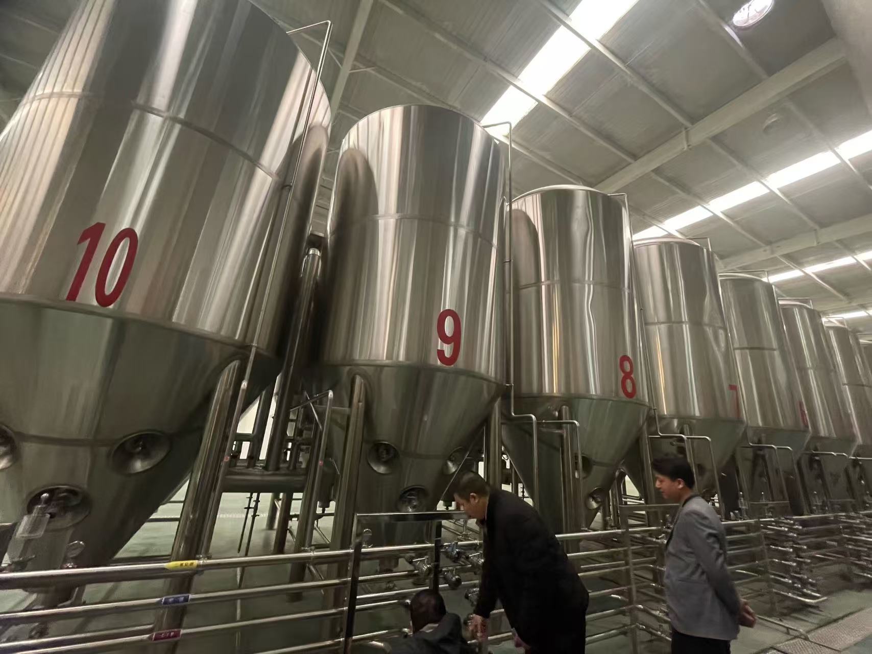 迎泽精酿啤酒设备厂—平面布置、设备设计、制造、调试、培训等一条龙服务